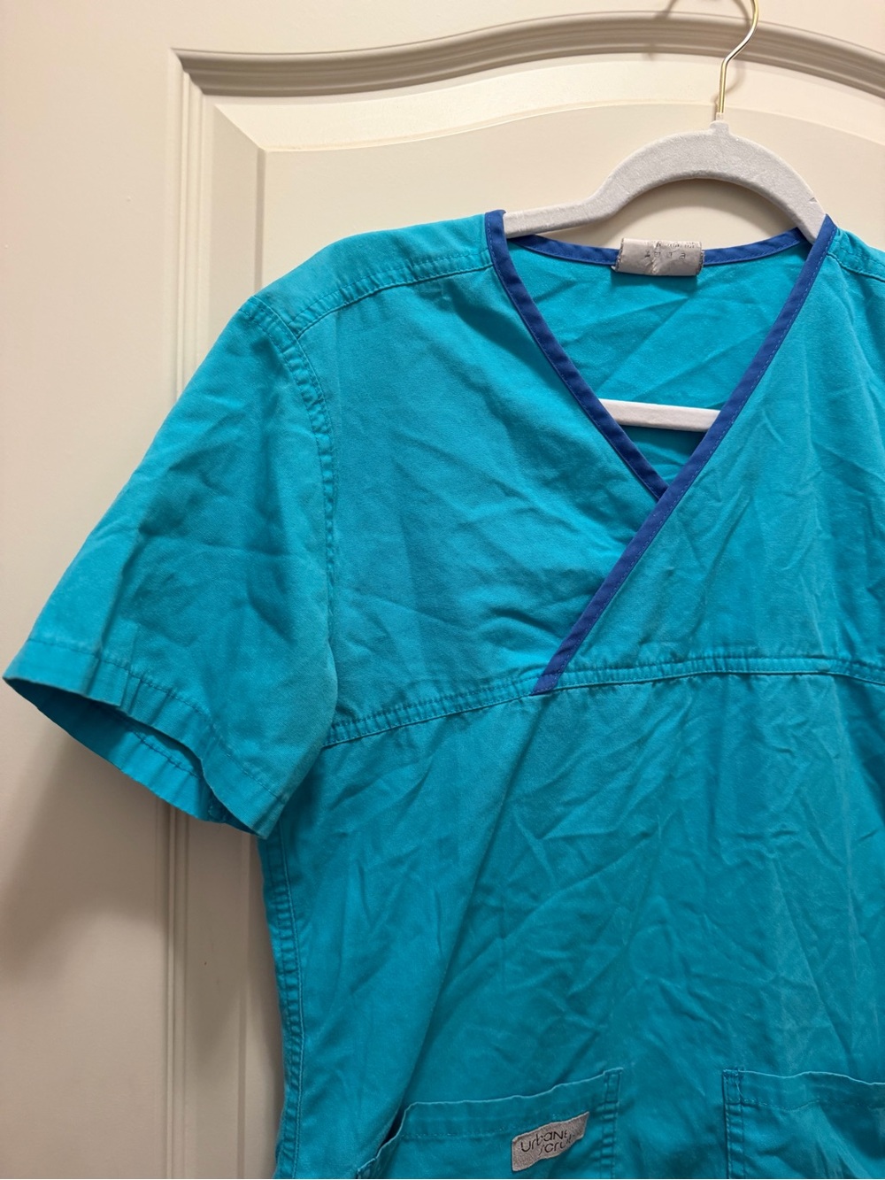 Urbane Bright Turquoise V-Neck Medical Scrub Set! - Picture 3 of 15